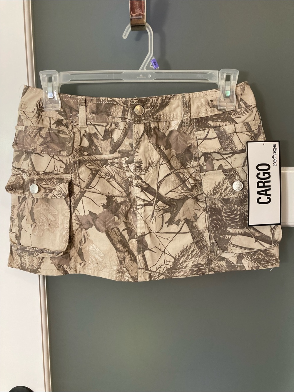 Refuge Cargo Mini Skirt in Tan Camo - L - NWT